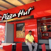 Photo taken at Pizza Hut by Hanseliita Y. on 7/13/2014