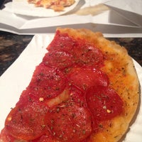 Foto diambil di Pizano&amp;#39;s Pizza &amp;amp; Pasta oleh Danielle D. pada 7/19/2014