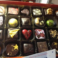 12/23/2013에 Starla C.님이 Sweet Paradise Chocolatier에서 찍은 사진