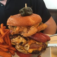 Снимок сделан в Crave Real Burgers пользователем Dave R. 10/20/2015