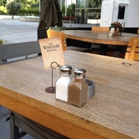 10/17/2012 tarihinde Levent D.ziyaretçi tarafından The Sir Winston Brasserie'de çekilen fotoğraf
