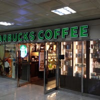 Photo taken at STARBUCKS COFFEE by Gichang B. on 10/13/2012