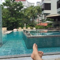 Photo taken at Swimming Pool Grand Hyatt Singapore by kensuke on 9/26/2015