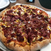 6/23/2017 tarihinde Tina-Marie L.ziyaretçi tarafından Downey Pizza Company'de çekilen fotoğraf