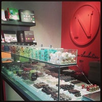 รูปภาพถ่ายที่ Neuhaus Chocolatier โดย TripOrTreats.com เมื่อ 4/9/2014
