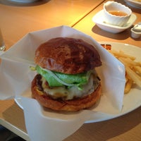 Photo taken at Mountain Burger by Masahiro K. on 5/4/2013