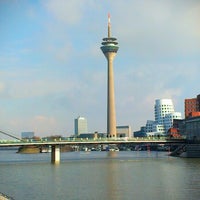 Foto diambil di Antenne Düsseldorf oleh Ivan D. pada 2/9/2013