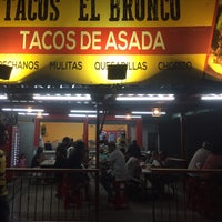 Foto tomada en Tacos El Bronco  por Alan C. el 3/28/2018
