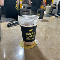 6/23/2023 tarihinde Rolling Stoneziyaretçi tarafından Cuban Coffee Queen -Downtown'de çekilen fotoğraf