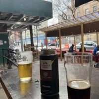 3/6/2022 tarihinde Aw S.ziyaretçi tarafından Alphabet City Beer Co.'de çekilen fotoğraf