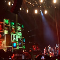 Photo taken at Guns N&#39; Roses by Lizy on 4/20/2016