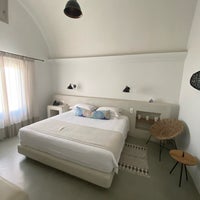 Foto diambil di Santo Maris Oia Luxury Suites and Spa in Santorini oleh Stratis V. pada 10/25/2022