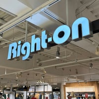 Photo taken at Right-on by Jun H. on 3/11/2024