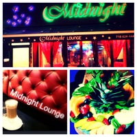 Foto tirada no(a) Midnight Lounge por Amani A. em 2/26/2014