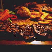 Foto tirada no(a) Beeves Burger por Kuveytmira em 12/12/2014