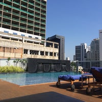 Photo taken at Swimming Pool @ Radisson Suites by Ungju L. on 3/30/2015