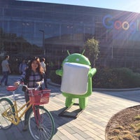 Photo taken at Google Shuttle - Van Ness &amp;amp; Union by Fitri Q. on 10/29/2015