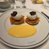 Photo taken at Restaurant Alain Ducasse by Helen Do (. on 7/31/2022