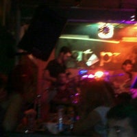 Das Foto wurde bei Şat Pub von Doga K. am 10/6/2012 aufgenommen