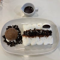 Photo taken at Swensen&amp;#39;s by Earth S. on 4/12/2021