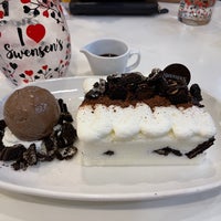 Photo taken at Swensen&#39;s by Earth S. on 4/12/2021