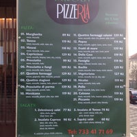 Photo taken at Famiglia Pizzeria by Petruskum on 1/11/2014