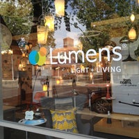 Das Foto wurde bei Lumens Light + Living von David G. am 4/11/2013 aufgenommen
