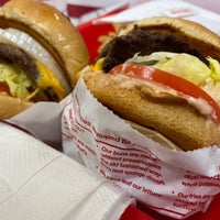Photo taken at In-N-Out Burger by Bob F. on 5/9/2022