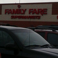 Foto tomada en Family Fare Supermarket  por Michael B. el 9/22/2012