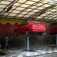 Photo taken at The Auto Bridal 42 Carwash by Ajat S. on 6/12/2013