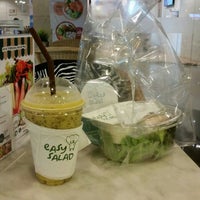 Photo taken at Easy Salad by Gam P. on 5/27/2015