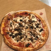 1/16/2019 tarihinde Denise B.ziyaretçi tarafından MOD Pizza'de çekilen fotoğraf