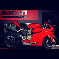 10/20/2012에 Garrett N.님이 Ducati Bellevue에서 찍은 사진