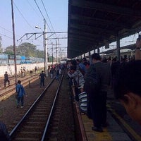 Photo taken at KRL Commuter Line by Ryo Parlindungan H. on 4/17/2014