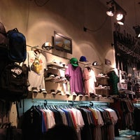 รูปภาพถ่ายที่ Blast Skate Shop โดย Manu Q. เมื่อ 11/30/2012