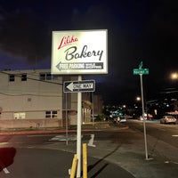 Foto diambil di Liliha Bakery oleh Mariliz P. pada 8/14/2023