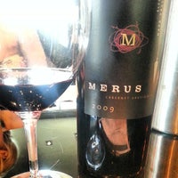 Foto tirada no(a) Merus Winery por TheYumYum F. em 9/11/2013