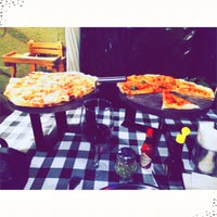 Photo taken at Buruz Pizza &amp;amp; Vino by Diana O. on 4/23/2016
