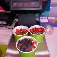 Photo taken at Yooberry Frozen Yogurt by Missymix on 4/6/2013