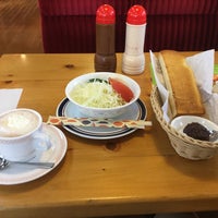 Photo taken at Komeda&#39;s Coffee by ひじ(TOMEIBUS) on 5/2/2016