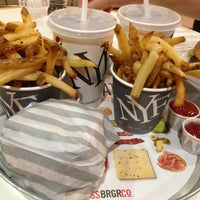 1/30/2013にRicky W.がSouth St Burger Coで撮った写真