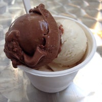 9/28/2013 tarihinde Justin S.ziyaretçi tarafından Luca &amp; Bosco Ice Cream'de çekilen fotoğraf