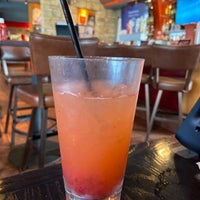 Photo taken at Red Robin Gourmet Burgers and Brews by Shanda R. on 8/28/2021