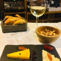 Foto tirada no(a) Poncelet Cheese Bar por СашаВяль Barceloner.com em 10/24/2019