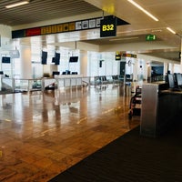 Photo taken at Gate B32 by СашаВяль Barceloner.com on 5/23/2018