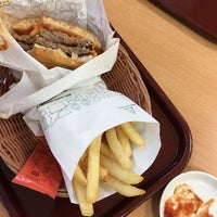 Photo taken at MOS Burger by kazu on 10/1/2017