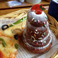 Photo taken at CAFE GARDEN by Hiroyuki Y. on 12/21/2012