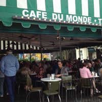 Photo taken at Café du Monde by Lauren E. on 4/23/2013