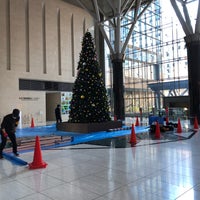 Photo taken at Sumitomo Fudosan Shinjuku Oak Tower by こげ太郎 こ. on 12/27/2021