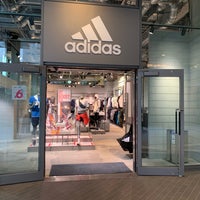 アディダス ブランド コアストア 二子玉川 Magasin De Sport A Setagaya